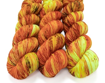 Sock Yarn, Hand Dyed, Speckled, Superwash Merino Nylon Fingering Weight 100 g, Staple Sock - Jack-O'-Lantern