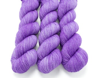 Semi Solid Sock Yarn, Hand Dyed, Superwash Merino Nylon Fingering Weight 100 g, Staple Sock  - Lilac Bouquet