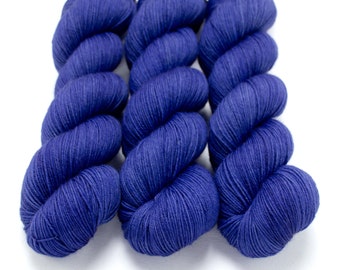 Semi Solid Sock Yarn, Hand Dyed, Superwash Merino Nylon Fingering Weight 100 g, Staple Sock  - Cenote