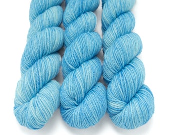 Worsted Weight Yarn, Semi Solid, Hand Dyed Yarn 100 g/218 yds, Superwash Merino, Super Squishy Worsted Yarn - Sky Blue