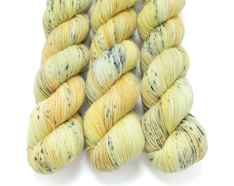 Sock Yarn, Hand Dyed, Speckled, Superwash Merino Nylon Fingering Weight 100 g, Staple Sock - Corn Cobweb