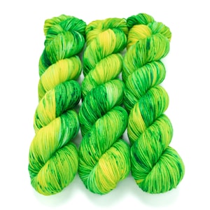Sport Weight Yarn, Hand Dyed, Speckled, Superwash Merino, 100 g 325 yds, Super Squishy Sport Superwash - Cauldron Bubble