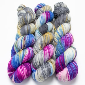 Staple Sock Yarn Hand Dyed Superwash Merino Nylon Fingering Weight Hand Dyed 100 g - Dream Weaver