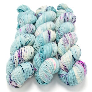 Speckled Sock Yarn, Hand Dyed, Superwash Merino Nylon Fingering Weight 100 g, Staple Sock Puddle Jumper afbeelding 1