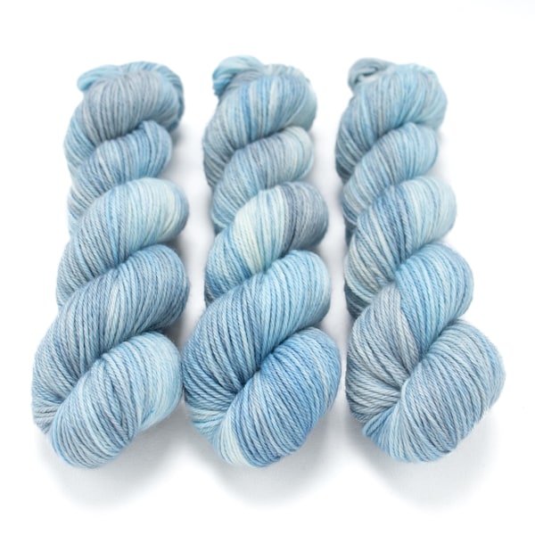 Worsted Weight Yarn, Semi Solid, Hand Dyed Yarn 100 g/218 yds, Superwash Merino, Super Squishy Worsted Yarn - Blustery Skies