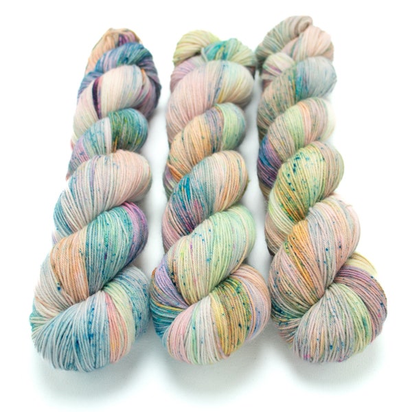 Sock Yarn, Hand Dyed, Speckled, Superwash Merino Nylon Fingering Weight 100 g, Staple Sock - Sidewalk Chalk