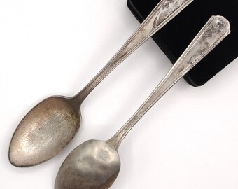Vintage International Silver Aladdin 8 1/4" Serving Spoons 2 pc Silverplate