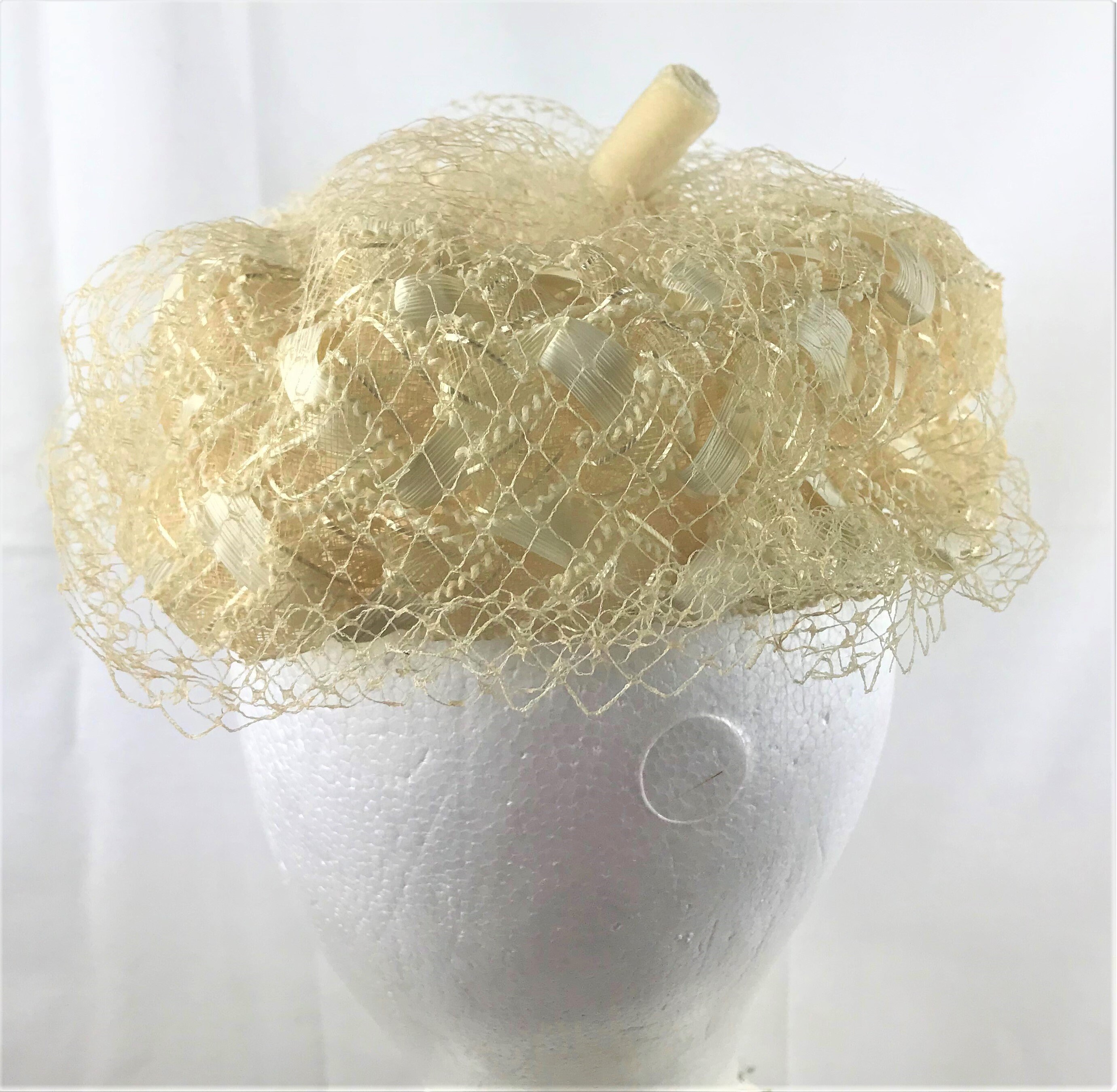 Vintage 1940 - 1950 Cream Ivory Braided Netting Pillbox Hat 