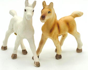 Vintage White and Palomino Horse Colts Foals Ceramic Salt Pepper Shaker Set, Mid Century Kitsch Miniature Animal Decor, Made in Japan