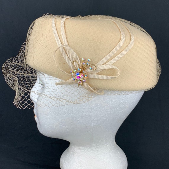 Vintage 1950 Cream Ivory Wool Netting Pillbox Hat W  display picture 1