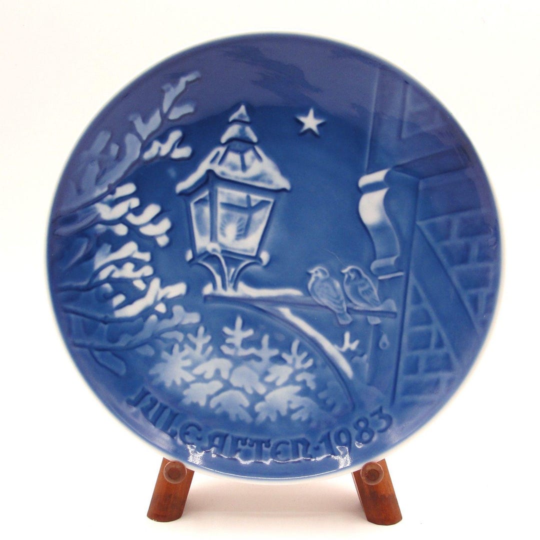 Bing & Grondahl BG 1983 Christmas Plate in the Old Town Denmark Jule ...