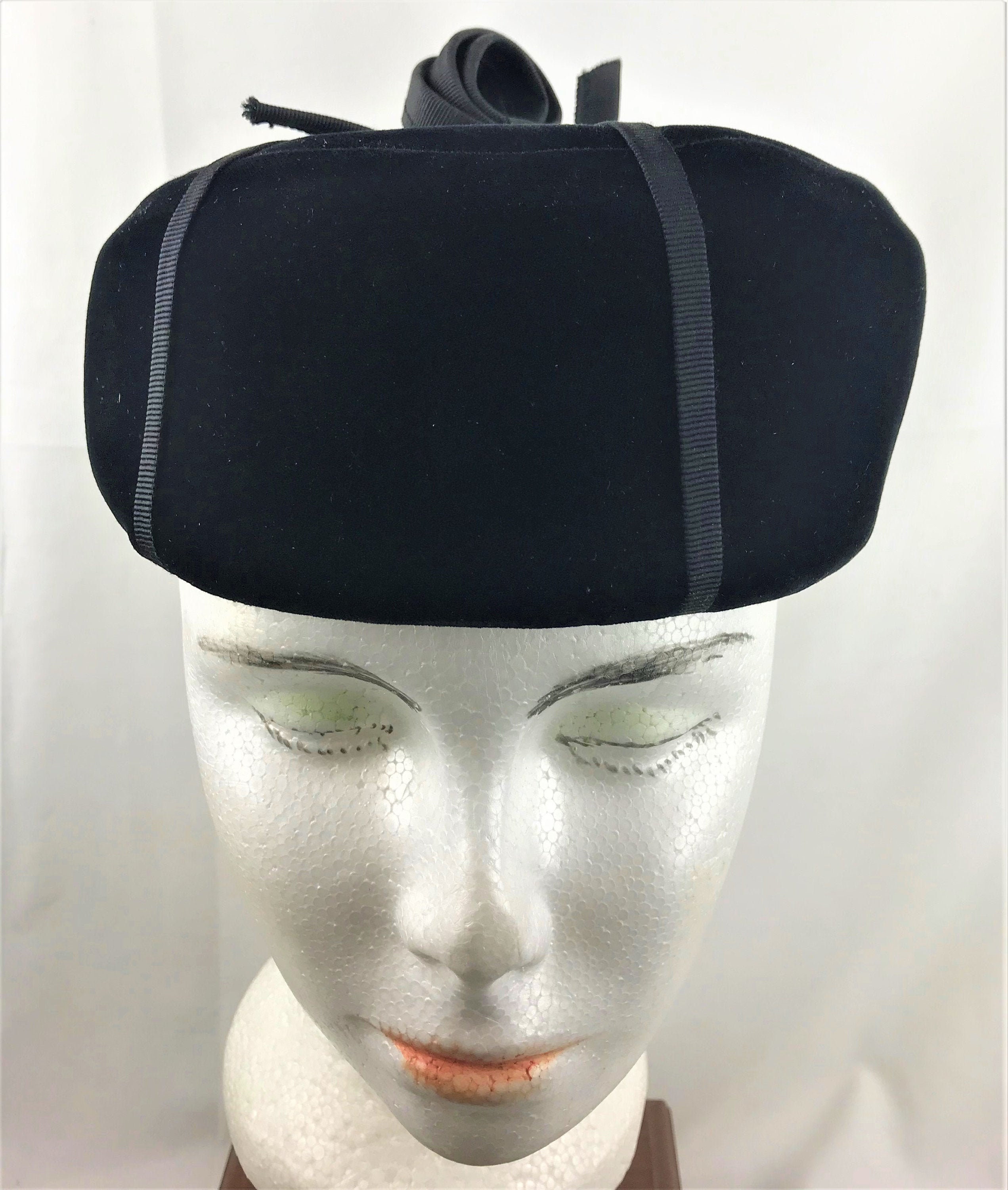 Betmar Black Velvet Pillbox Hat 1960s Black Velvet Pillbox Hat from Peck & Peck | Add a Brooch main image 2