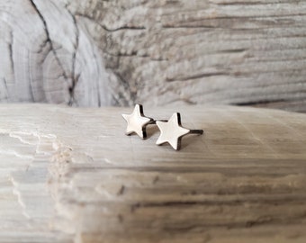 Titanium Star Stud Earrings for Earlobe Piercing, Hypoallergenic, Simple Star Studs, Minimalist Earrings