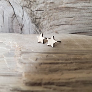 Titanium Star Stud Earrings for Earlobe Piercing, Hypoallergenic, Simple Star Studs, Minimalist Earrings