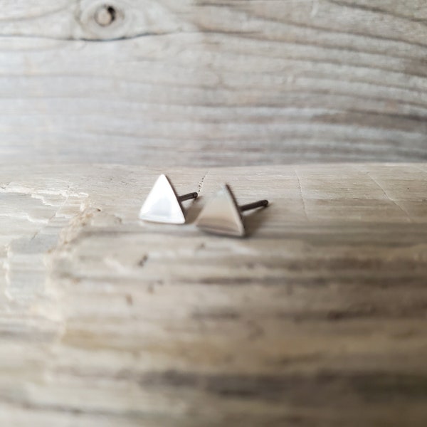 Titanium Triangle Stud Earrings for Earlobe Piercing, Hypoallergenic, Simple Triangle Studs, Minimalist Earrings