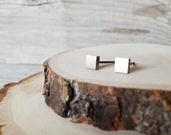 Titanium Square Stud Earrings for Earlobe Piercing, Hypoallergenic, Simple Square Studs, Minimalist Earrings