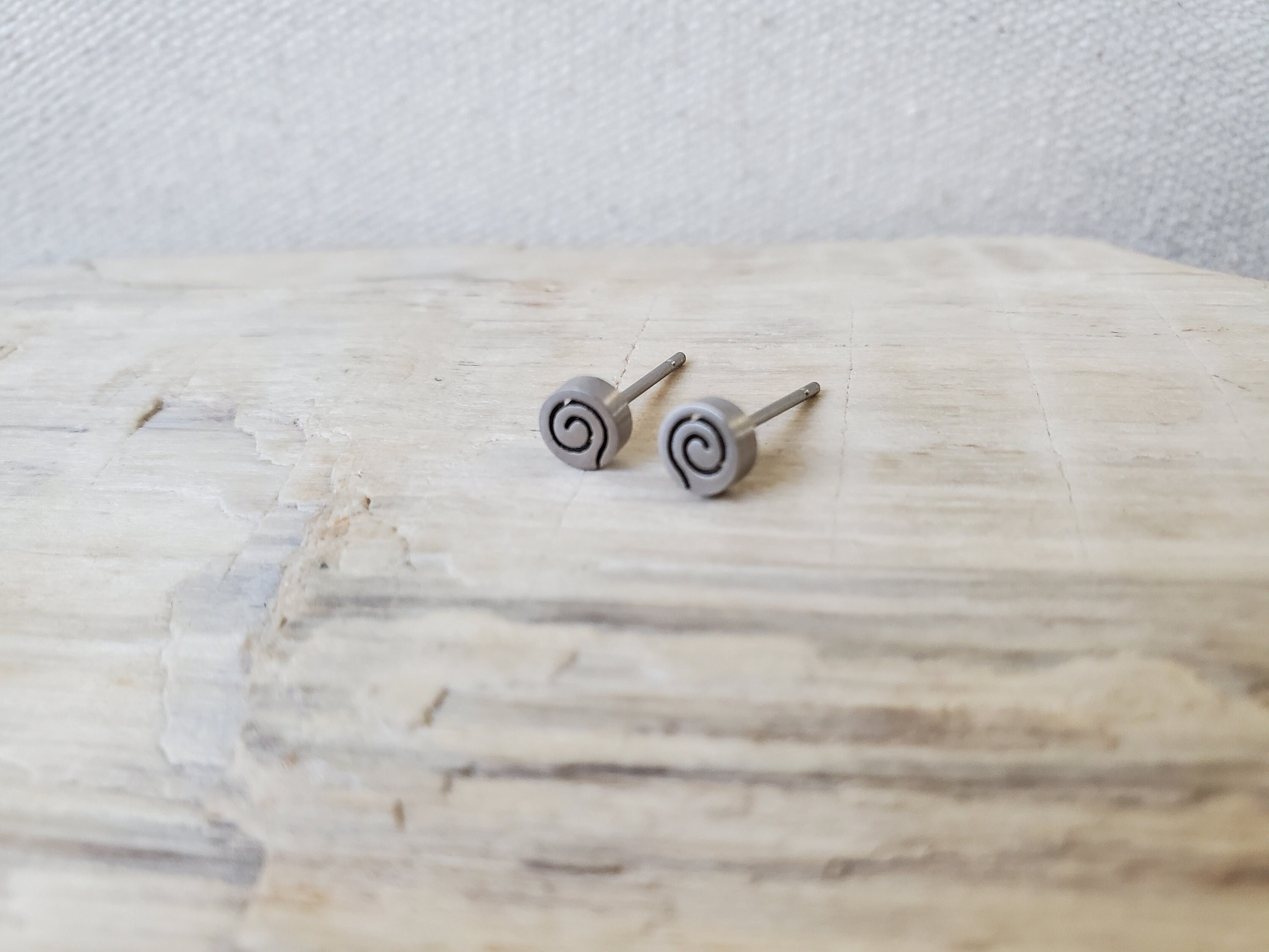 Titanium Spiral Stud Earrings for Earlobe Piercing, Hypoallergenic, Simple Studs, Minimalist Earrings