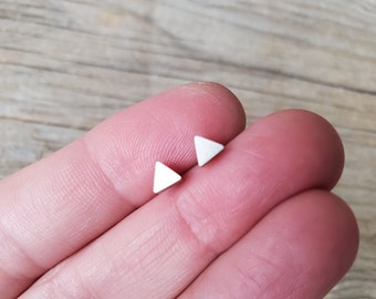 Tiny Titanium Triangle Stud Earrings for Earlobe Piercing, Hypoallergenic, Simple Triangle Studs, Minimalist Earrings, Sensitive Ears