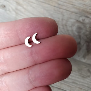 Titanium Moon Stud Earrings for Earlobe Piercing, Hypoallergenic, Simple Crescent Moon Studs, Minimalist Earrings