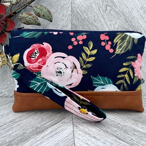 Wristlet Wallet, Iphone Wristlet Purse, Vegan Leather Wristlet, Wristlet Clutch, Stadium Wristlet, Smartphone Wristlet, Evening Bag