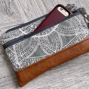 Wristlet Wallet, Iphone Wristlet Purse, Vegan Leather Wristlet, Wristlet Clutch, Otterbox Wristlet, Smartphone Wristlet, Samsung Wristlet