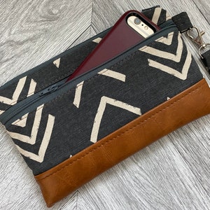 Wristlet Wallet, IPhone Wristlet Purse, Vegan Leather Wristlet, Wristlet Clutch, Large Wristlet, Cellphone Wristlet, Samsung Wristlet