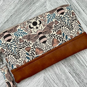 Wristlet Wallet, Iphone Wristlet Purse, Vegan Leather Wristlet, Wristlet Clutch, Bees Wristlet, Stadium Wristlet, Evening Bag