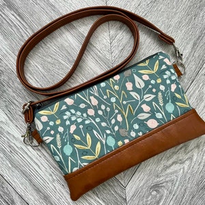 Carteira de pulso, bolsa crossbody, bolsa de pulso para iPhone, pulseira de couro vegano, bolsa crossbody, pulseira floral, pulseira de estádio