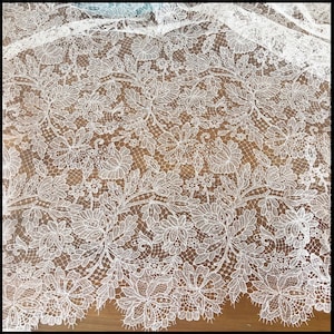 Tessuto in pizzo francese Alençon da 1 iarda in avorio con motivo a foglie, tessuto per abito da sposa, tessuto smerlato