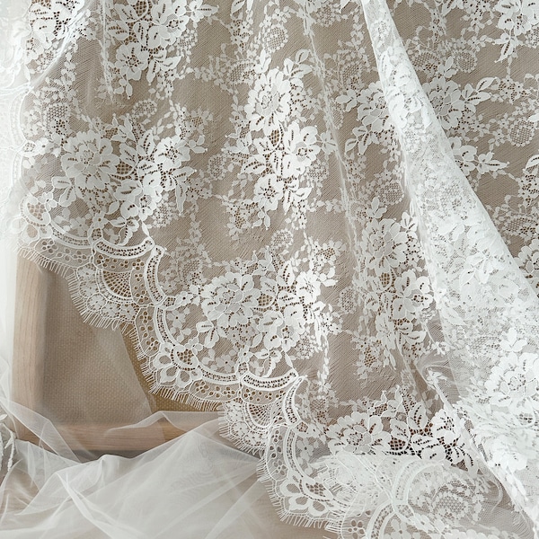 3 mètres de tissu de dentelle Chantilly blanc, dentelle chantilly nuptiale, tissu de dentelle Français avec bordures festonnées, tissu de dentelle ivoire avec cils