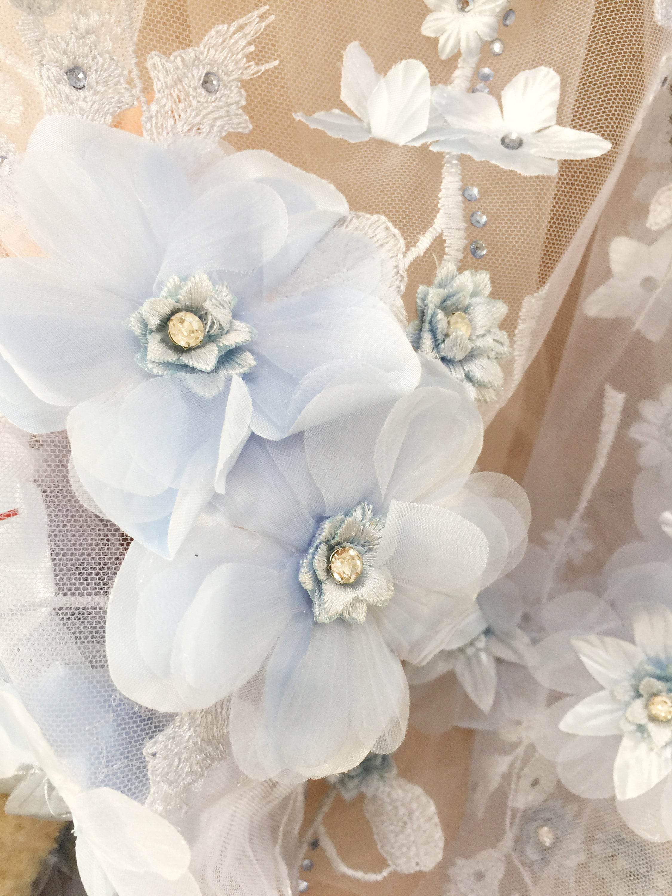 Luxury Beaded Flower Apparel Lace Fabric for Wedding Dresses