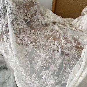 Tissu de broderie florale en coton écru de style vintage avec double côtés, tissu de broderie en dentelle, tissu pour robe de mariée vintage image 4