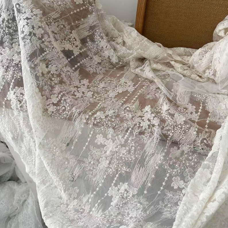 Tissu de broderie florale en coton écru de style vintage avec double côtés, tissu de broderie en dentelle, tissu pour robe de mariée vintage image 4