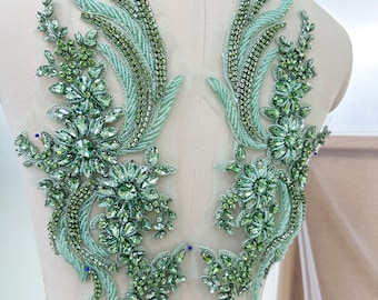 Appelgroene appliqué met strassteentjes, bruidssjerp, motief trouwjurk