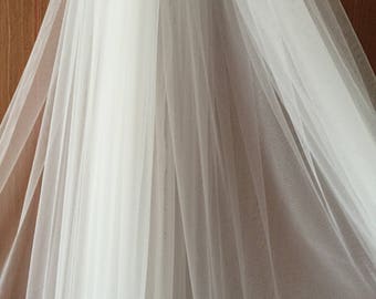 Tissu doux de dentelle de tulle mou de 300cm de large pour des voiles nuptiales dans le champagne blanc éteint, tissu de doublure de robe de mariée