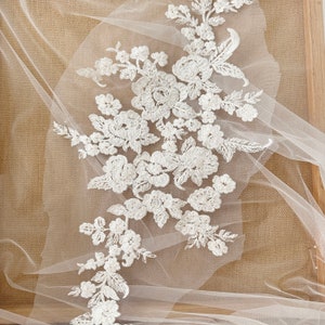 Applique de dentelle de mariée perlée à la main 3D ivoire de luxe pour corsage de robe de mariée, voiles de dentelle, applique de couture image 6