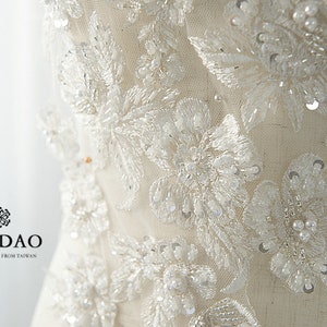 Applique de dentelle de mariée perlée à la main 3D ivoire de luxe pour corsage de robe de mariée, voiles de dentelle, applique de couture image 4
