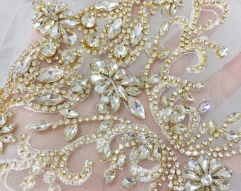 Corsage de mariée orné de perles et strass 3D appliqués, collier en dentelle de perles de cristal avec tulle derrière 15 x 20 cm