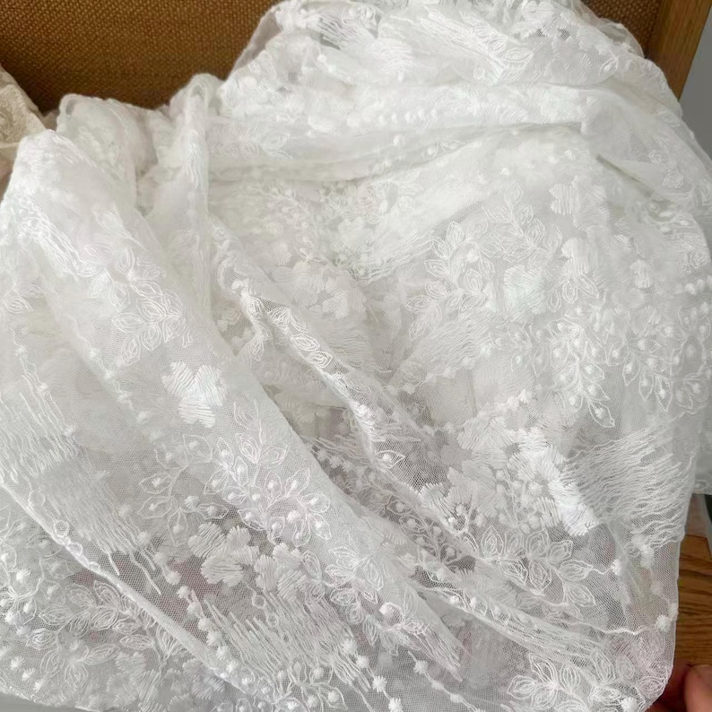 Tissu de broderie florale en coton écru de style vintage avec double côtés, tissu de broderie en dentelle, tissu pour robe de mariée vintage Off white