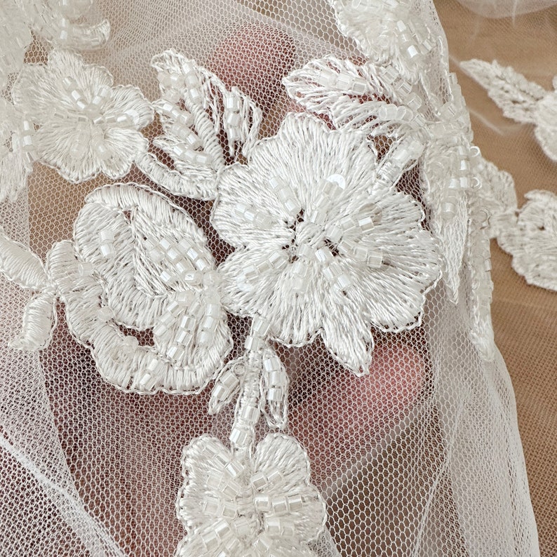 Applique de dentelle de mariée perlée à la main 3D ivoire de luxe pour corsage de robe de mariée, voiles de dentelle, applique de couture image 7