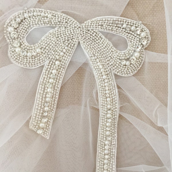 Encantador 3D Rhinestone Pearl Beaded Bow Lace Applique con hierro en la espalda, Bridal Sash Prom Dress Veil Applique