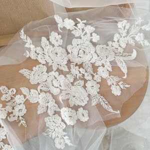 Applique de dentelle de mariée perlée à la main 3D ivoire de luxe pour corsage de robe de mariée, voiles de dentelle, applique de couture image 9