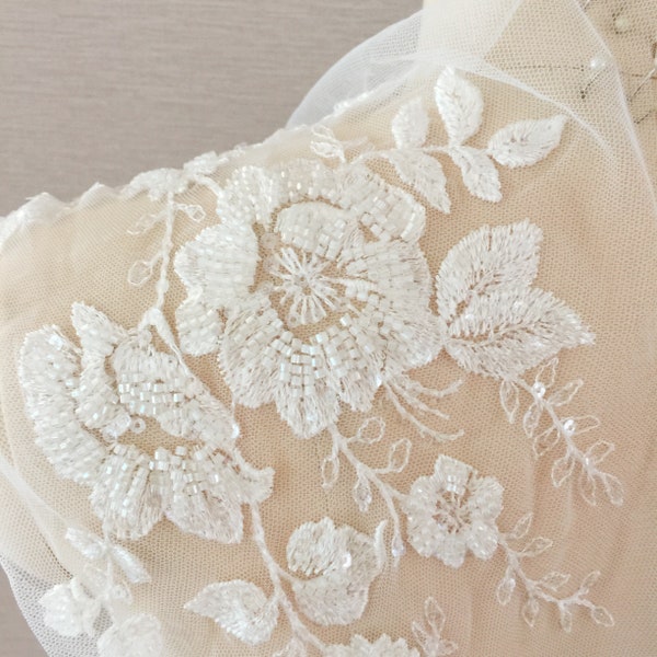 1 paire d'appliques de dentelle de mariée perlées à la main 3D ivoire de luxe pour corsage de robe de mariée, voiles de dentelle, conception couture cape en dentelle