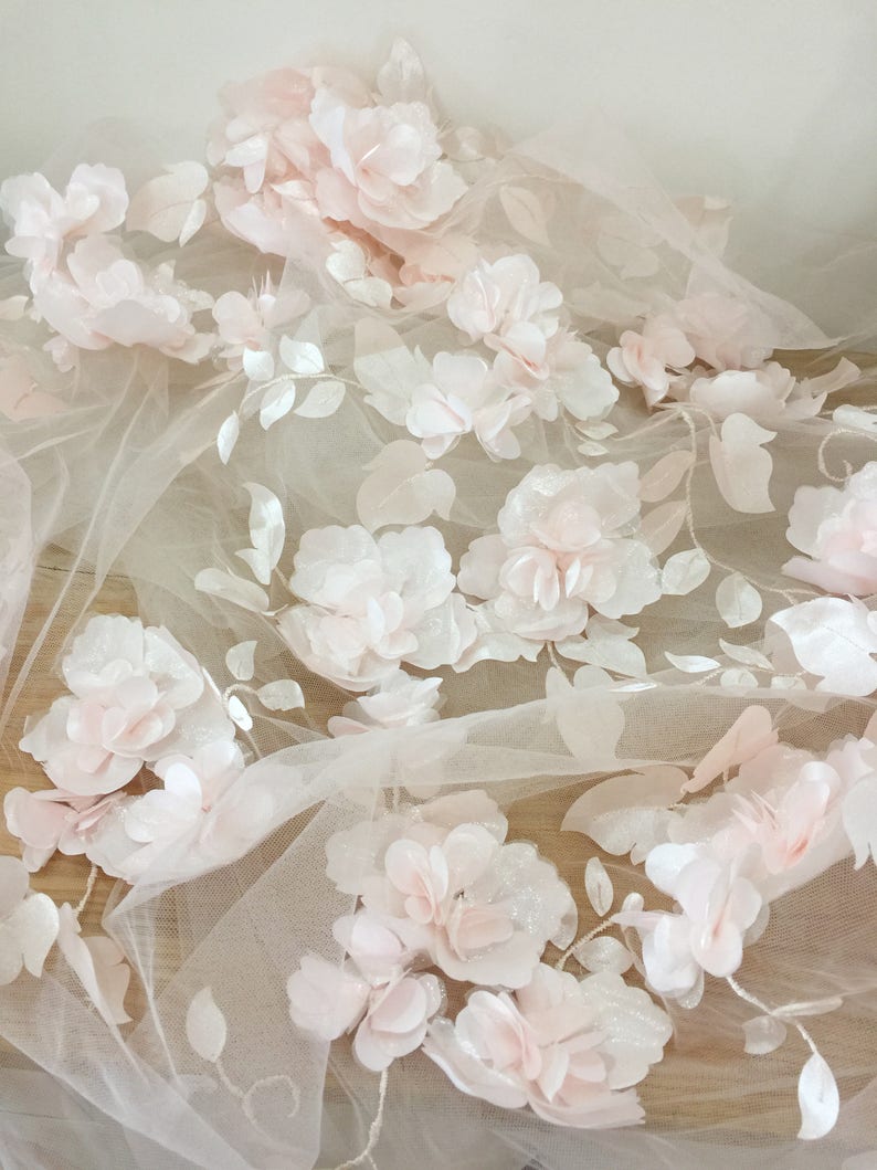 3D Blüten Blüten Tüll Spitze Stoff in Blush Hochzeitskleid ...