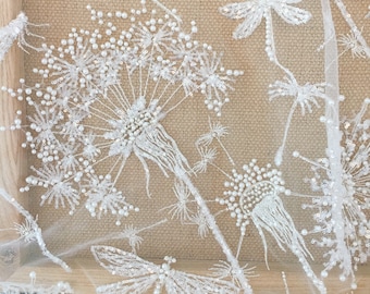 Tissu en dentelle de tulle perlé 3D ivoire avec pissenlit libellule haute couture robe de mariée robe de plage bricolage tissu à fleurs par mètre