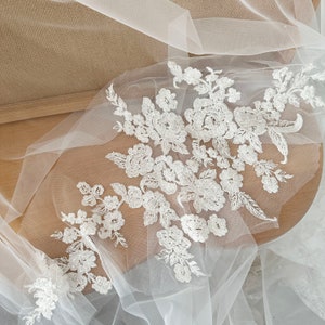 Applique de dentelle de mariée perlée à la main 3D ivoire de luxe pour corsage de robe de mariée, voiles de dentelle, applique de couture image 8