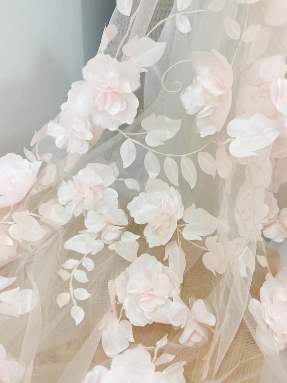 GEOMETRIC FLOWER LACE DRESS　ベージュ Geometric Lace Tank Wedding Dress | David's Bridal