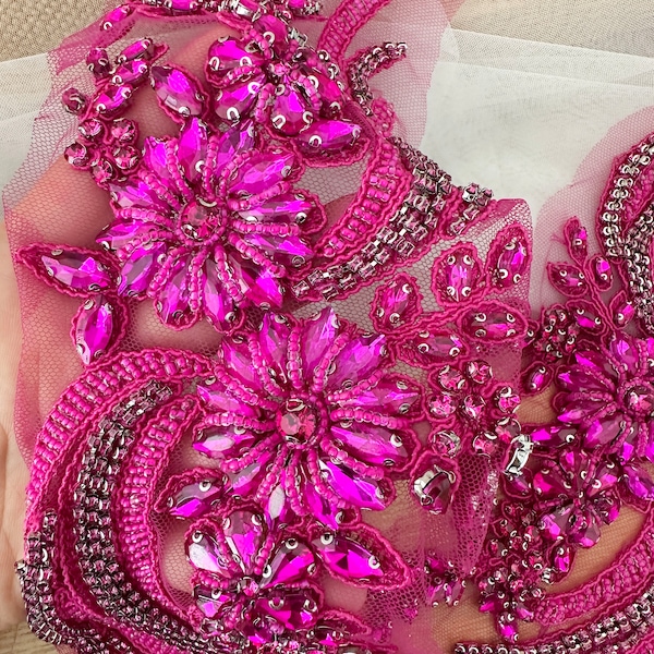 Un par de apliques de encaje con cuentas de diamantes de imitación rosa intenso, accesorios para vestidos de novia, apliques nupciales con cuentas de cristal