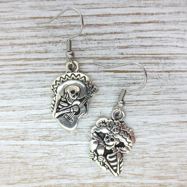 Tierracast Skeleton Couple Earrings ~Dia de Los Muertos ~ Day of the Dead ~ Silver Plated Pewter ~ Catrina & Guitarro ~ Gift Box