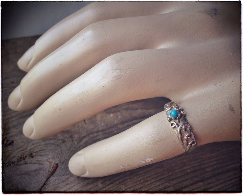 hippie TURQUOISE STONE RING floral band ring blue stone ring natural turquoise and silver turquoise boho ring delicate silver ring